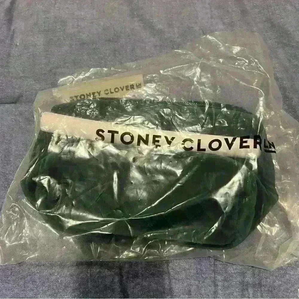Stoney Clover Lane Scrunch Handle Bag Green Quilted Velvet - Picture 4 of 4